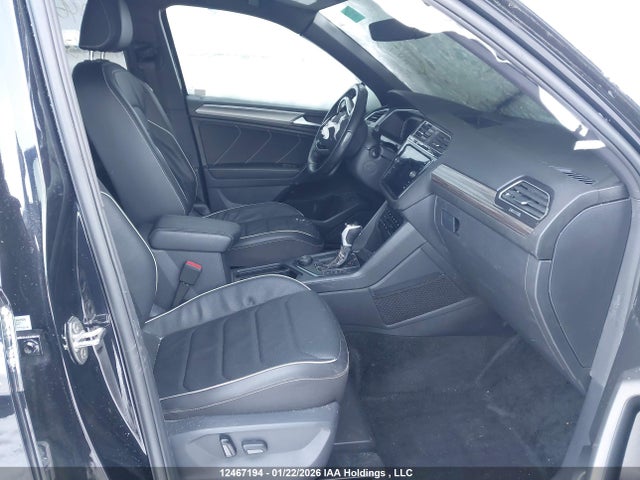 3VV4B7AX1RM138142 Volkswagen Tiguan Sel R-line Black
