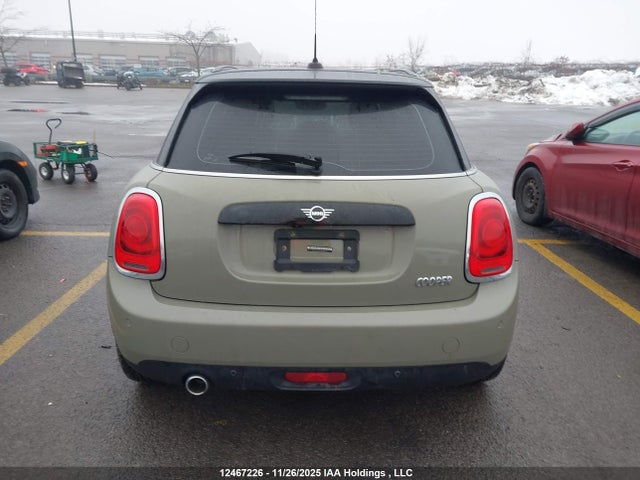 2020 Mini 5 Door Cooper მანქანა იყიდება აუქციონზე, vin: WMWXU7C07L2M25566, აუქციონის ნომერი: 12467226