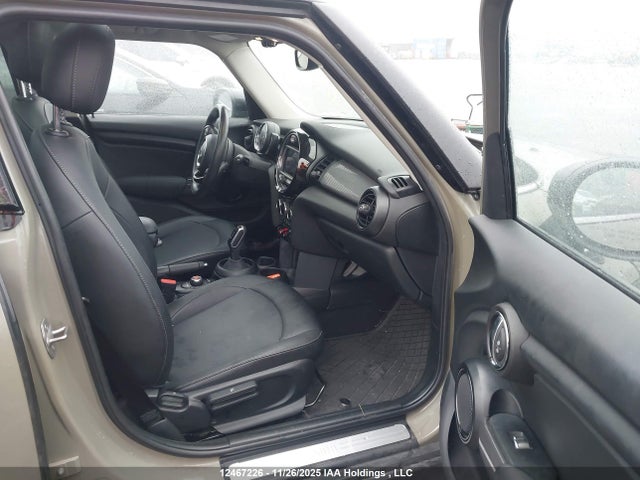 2020 Mini 5 Door Cooper მანქანა იყიდება აუქციონზე, vin: WMWXU7C07L2M25566, აუქციონის ნომერი: 12467226