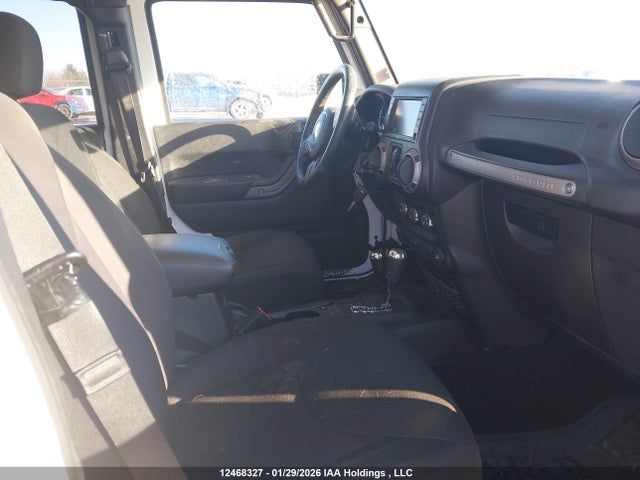 1C4BJWDG3GL200685 Jeep Wrangler Unlimited Sport
