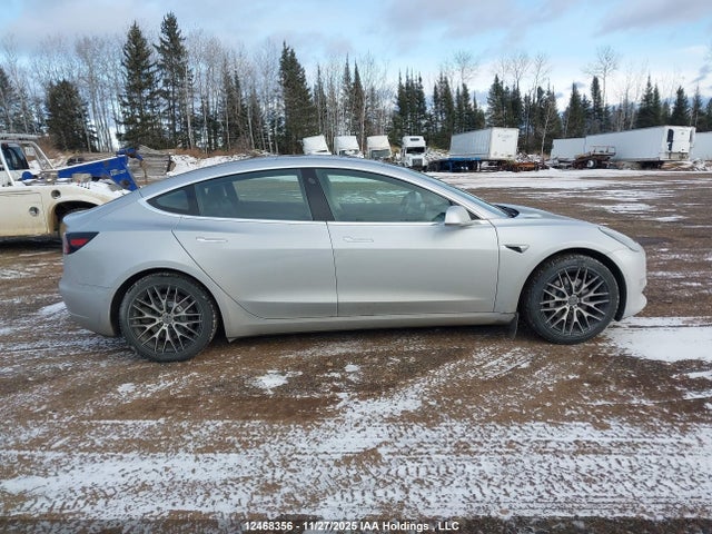 5YJ3E1EA2JF105552 Tesla MODEL 3