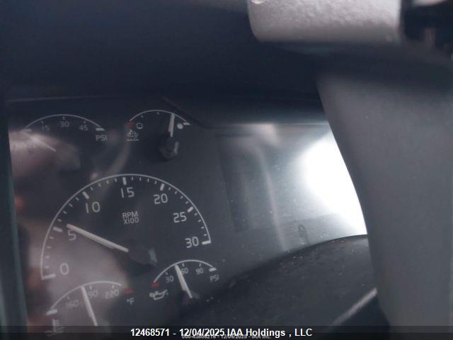 4V4NC9EH0MN281052 Volvo Volvo