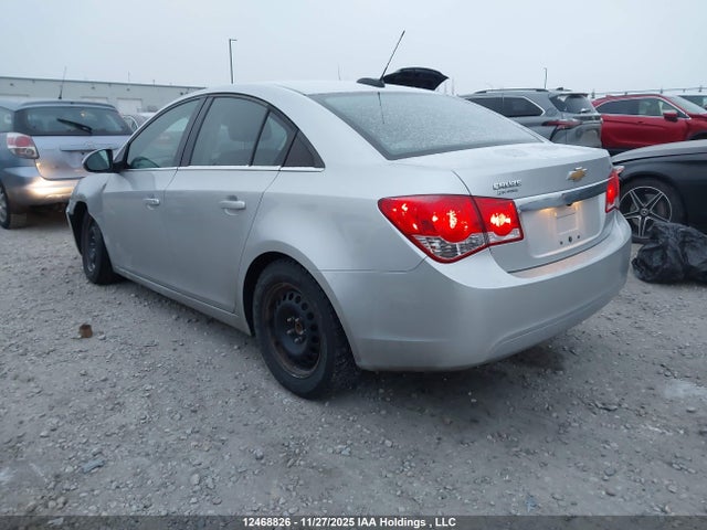 1G1PE5SB2F7258072 Chevrolet Cruze 2lt