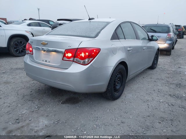 1G1PE5SB2F7258072 Chevrolet Cruze 2lt