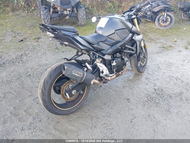 Suzuki GSX-S750 2015 JS1GR7NA6F2101971 Image 4
