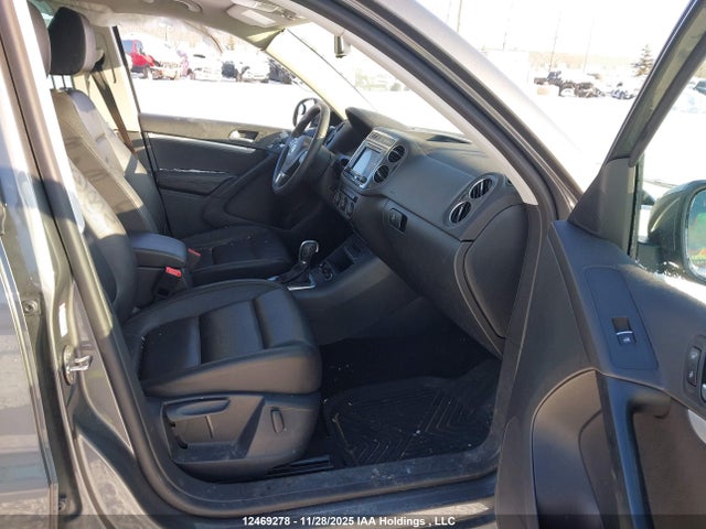 WVGMV7AX3HK020813 Volkswagen Tiguan Comfortline