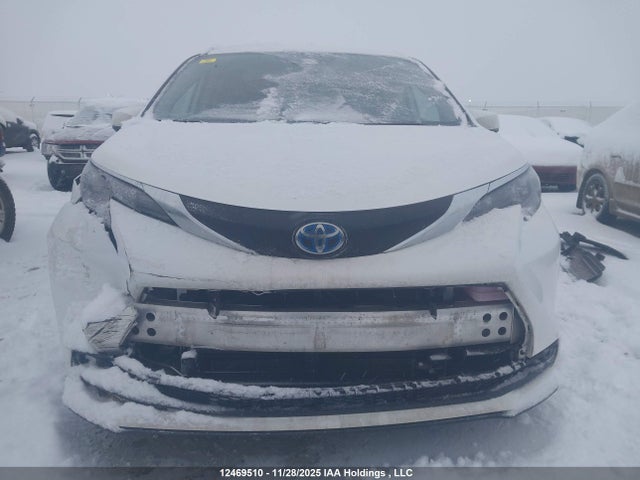 5TDGSKFC9RS145120 Toyota Sienna