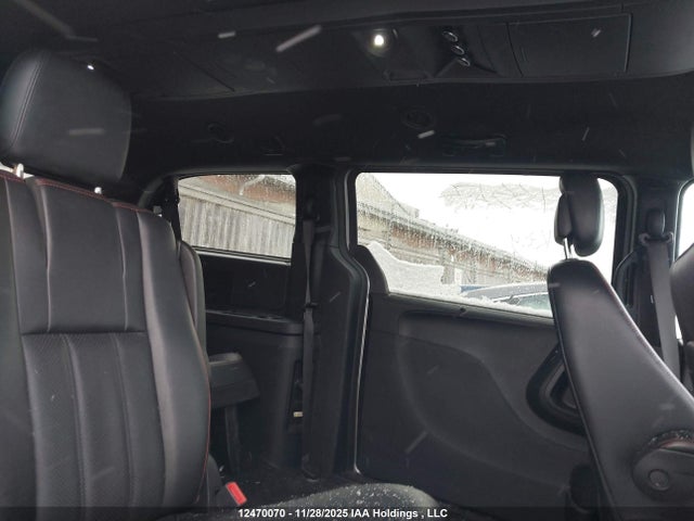 2C4RDGEG3JR319393 Dodge Grand Caravan Gt
