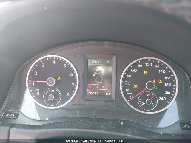 WVGNV7AXXHK008775 Volkswagen Tiguan Wolfsburg
