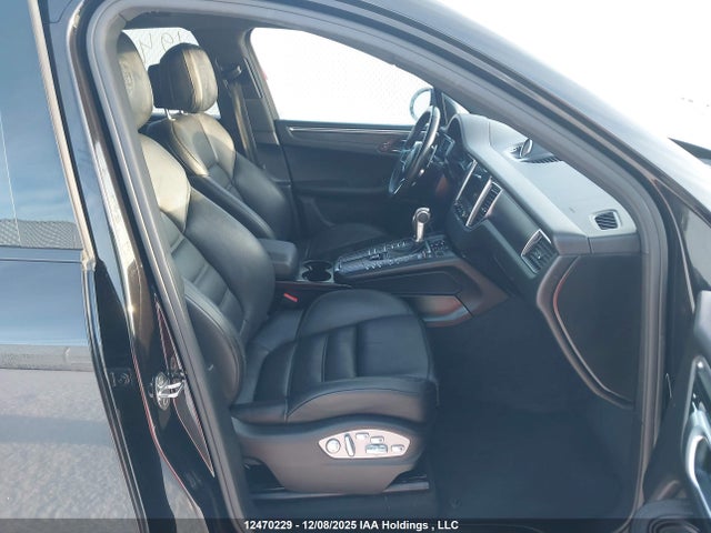 Porsche Macan 2018 WP1AA2A57JLB16768 Image 5