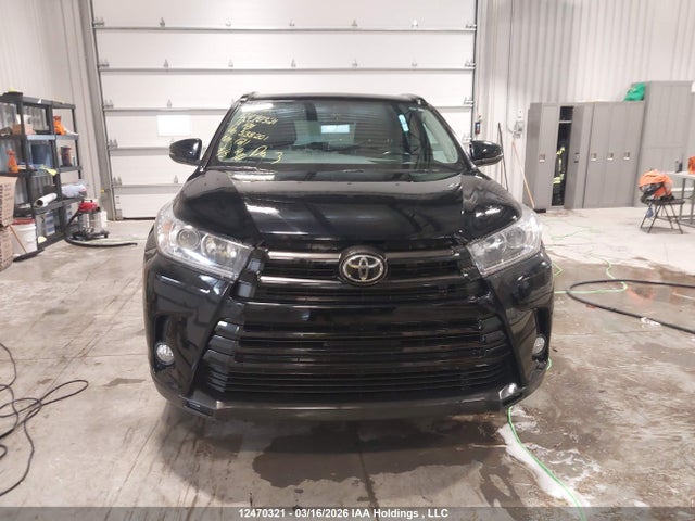 12470321 :رقم المزاد ، 5TDJZRFHXJS538201 vin ، 2018 Toyota Highlander Se/xle مزاد بيع