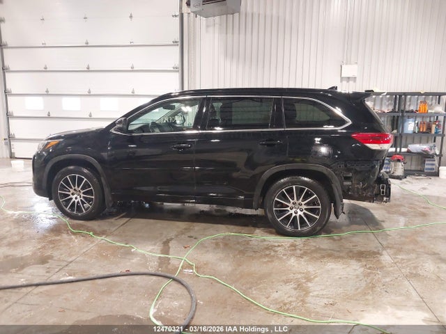 12470321 :رقم المزاد ، 5TDJZRFHXJS538201 vin ، 2018 Toyota Highlander Se/xle مزاد بيع