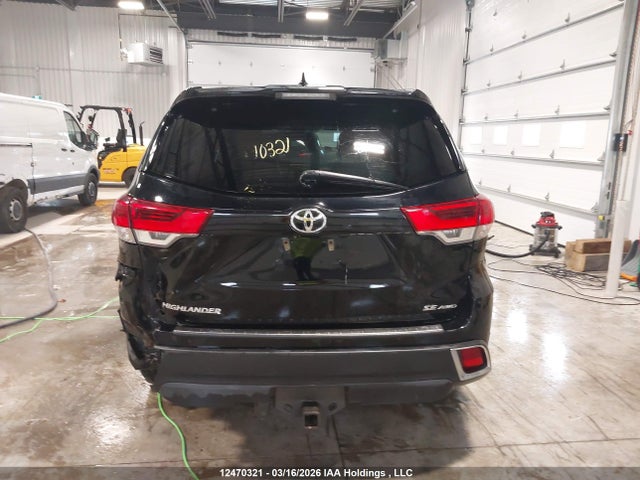 12470321 :رقم المزاد ، 5TDJZRFHXJS538201 vin ، 2018 Toyota Highlander Se/xle مزاد بيع