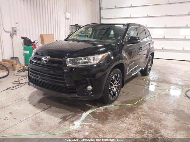 12470321 :رقم المزاد ، 5TDJZRFHXJS538201 vin ، 2018 Toyota Highlander Se/xle مزاد بيع