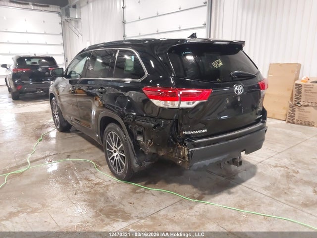 12470321 :رقم المزاد ، 5TDJZRFHXJS538201 vin ، 2018 Toyota Highlander Se/xle مزاد بيع
