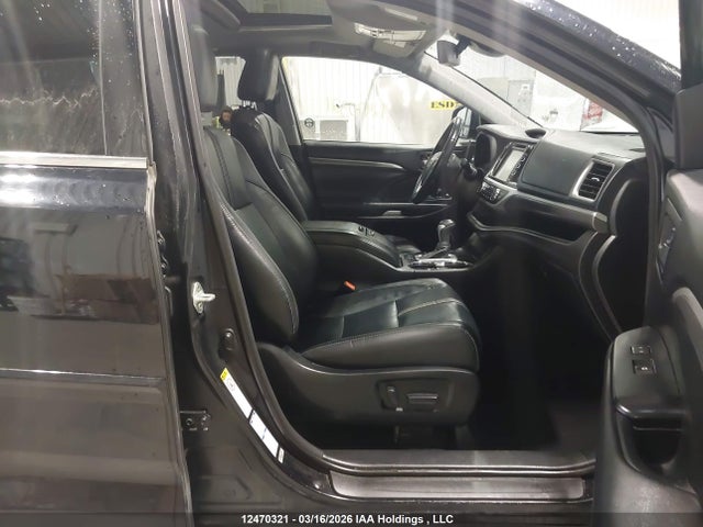 12470321 :رقم المزاد ، 5TDJZRFHXJS538201 vin ، 2018 Toyota Highlander Se/xle مزاد بيع