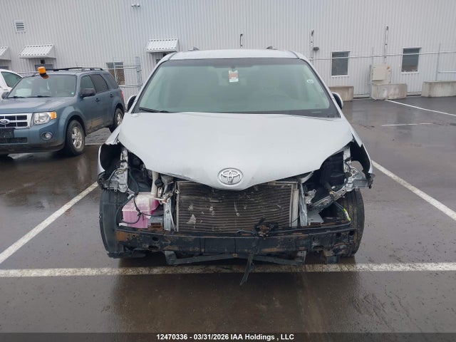 Toyota Sienna 2017 5TDKZ3DC6HS824078 Image 12