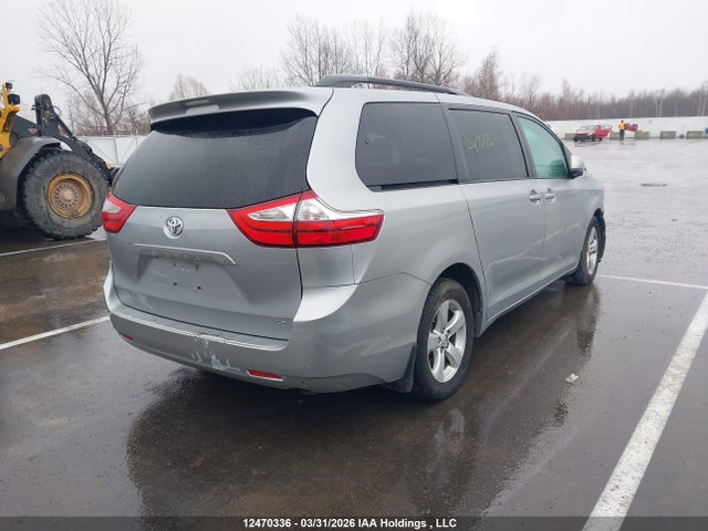 Toyota Sienna 2017 5TDKZ3DC6HS824078 Image 4