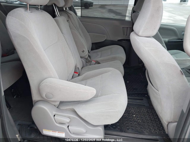 Toyota Sienna 2017 5TDKZ3DC6HS824078 Image 8