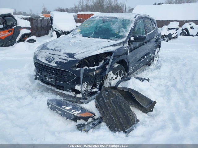 1FMCU9G62NUB75054 Ford ESCAPE SE
