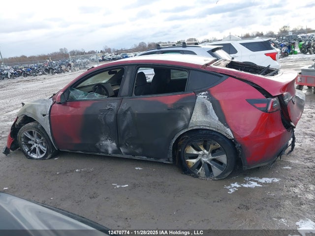 7SAYGDEE4NF572338 Tesla Model Y
