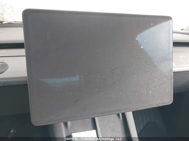 7SAYGDEE4NF572338 Tesla Model Y