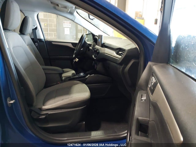 1FMCU9G64NUA52601 Ford ESCAPE SE
