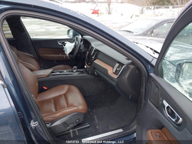 LYVL12RK4NB010874 Volvo Xc60 B5 Momentum