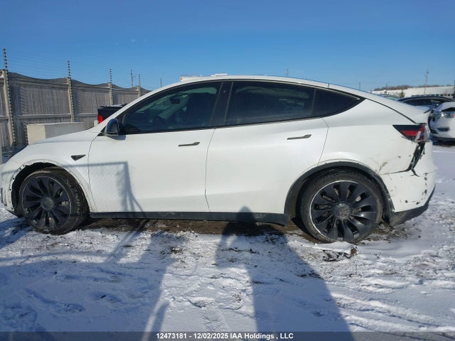 7SAYGDEE7NF447236 Tesla Model Y