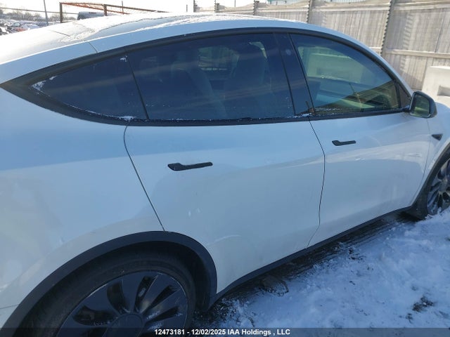 7SAYGDEE7NF447236 Tesla Model Y