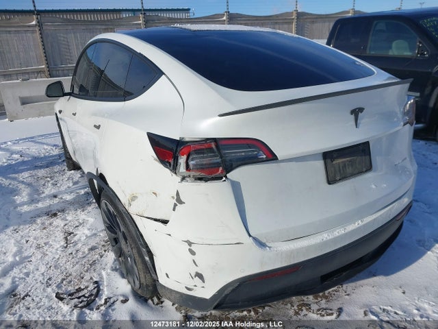 7SAYGDEE7NF447236 Tesla Model Y