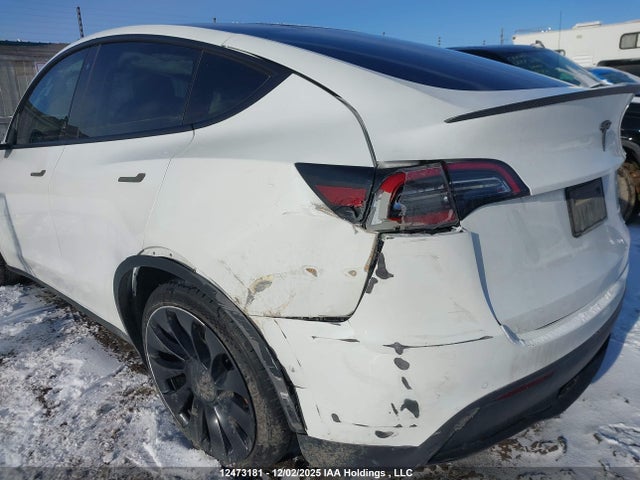 7SAYGDEE7NF447236 Tesla Model Y