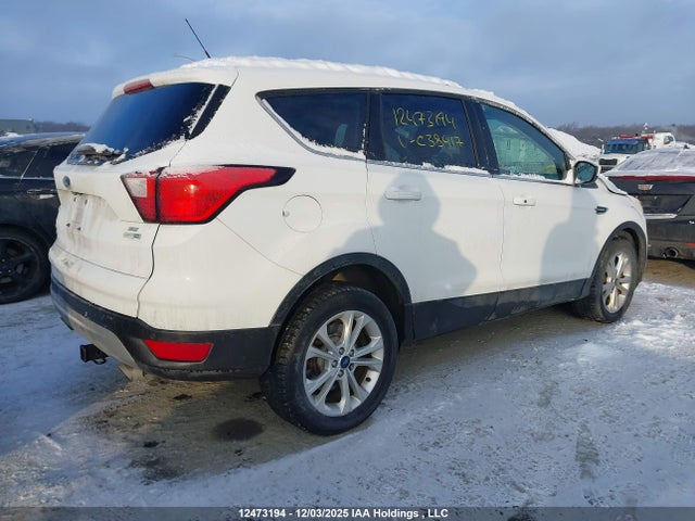 1FMCU9GD7KUC38417 Ford ESCAPE SE