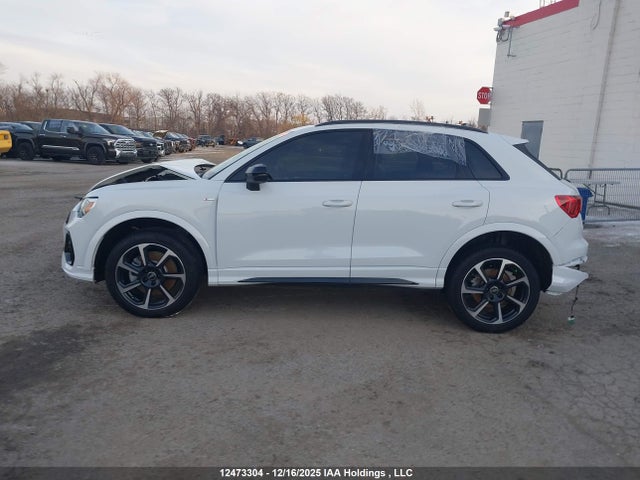 WA1FECF3XS1074192 Audi Q3 Technik 45
