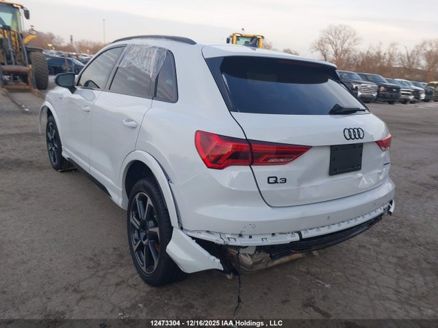 WA1FECF3XS1074192 Audi Q3 Technik 45
