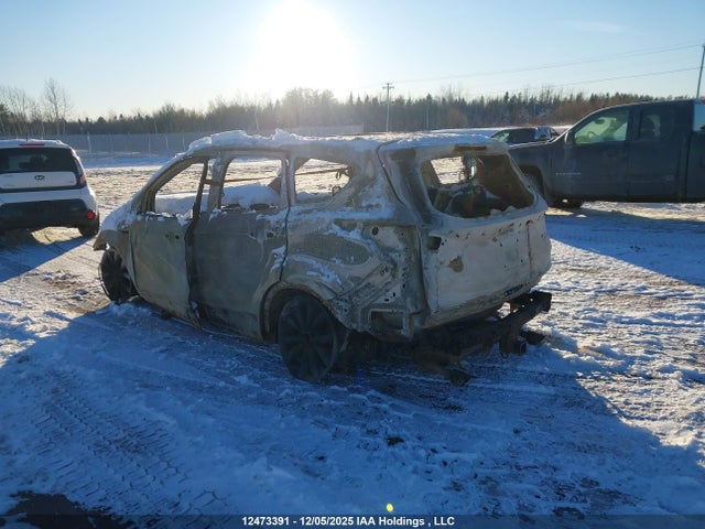 1FMCU9GD1JUC92925 Ford ESCAPE SE