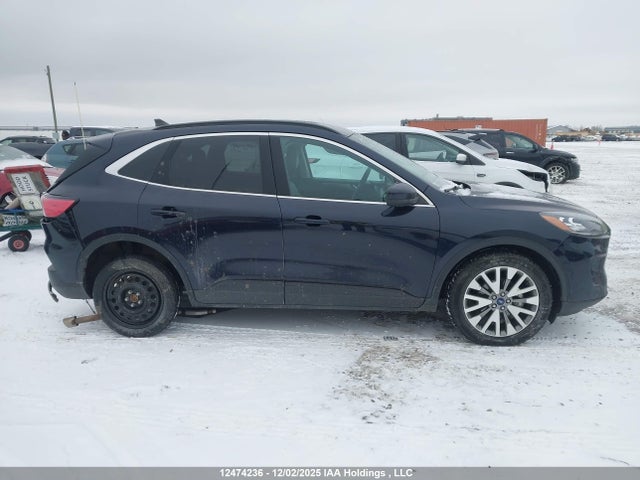 1FMCU9J94MUA77824 Ford Escape Titanium