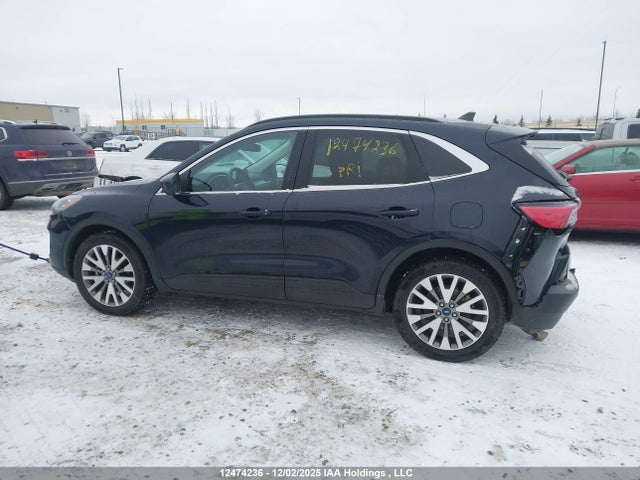 1FMCU9J94MUA77824 Ford Escape Titanium