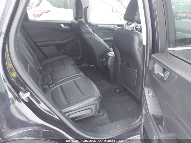 1FMCU9J94MUA77824 Ford Escape Titanium