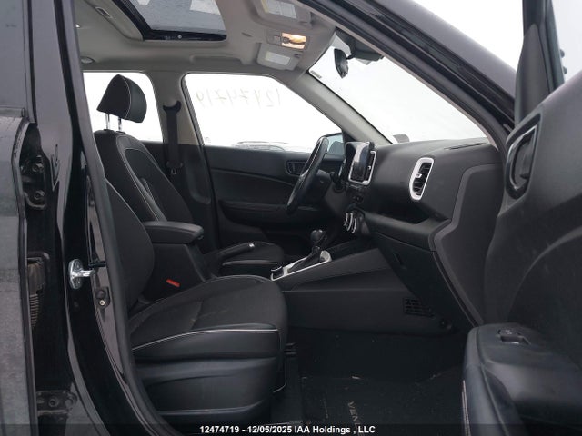 Hyundai Venue Ultimate With Black Interior 2022 KMHRC8A35NU175572 Image 5