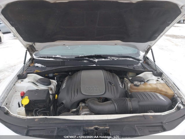 Chrysler 300 2014 2C3CCAKT5EH217830 Image 10