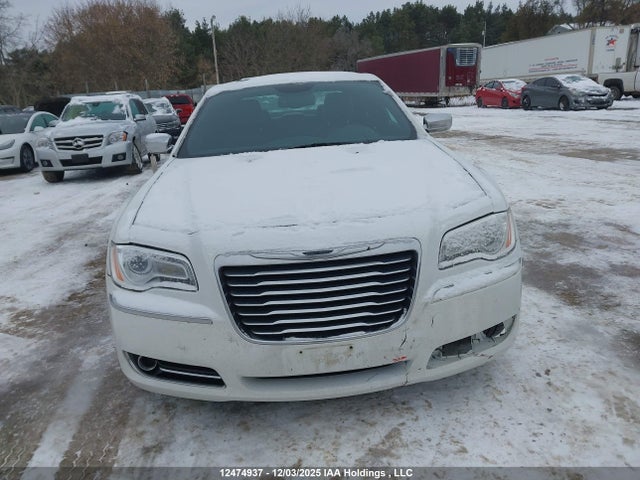 Chrysler 300 2014 2C3CCAKT5EH217830 Image 12