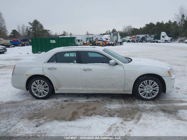 Chrysler 300 2014 2C3CCAKT5EH217830 Image 13