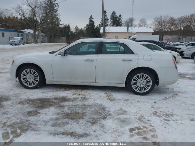 Chrysler 300 2014 2C3CCAKT5EH217830 Image 14