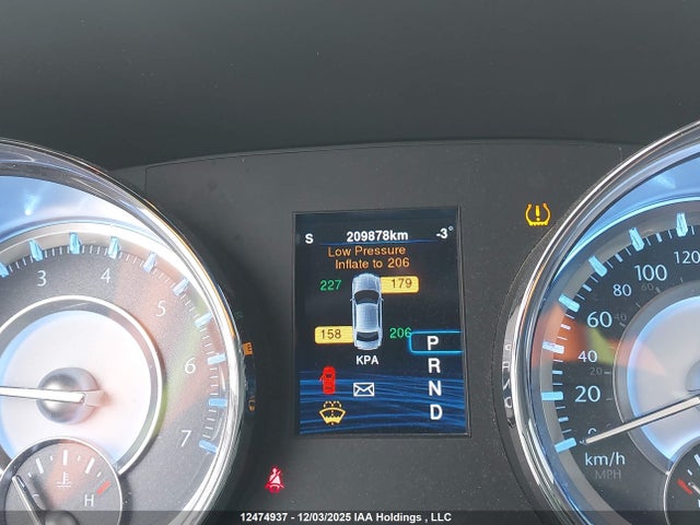 Chrysler 300 2014 2C3CCAKT5EH217830 Image 15