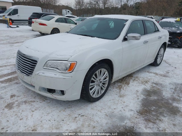 Chrysler 300 2014 2C3CCAKT5EH217830 Image 2