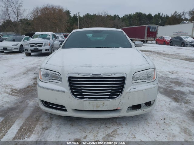 Chrysler 300 2014 2C3CCAKT5EH217830 Image 6