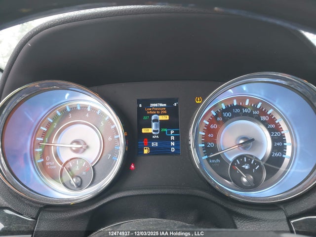 Chrysler 300 2014 2C3CCAKT5EH217830 Image 7