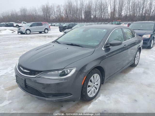 Chrysler 200 2015 1C3CCCFB3FN737174 Image 2