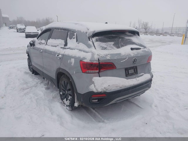 12475414 :رقم المزاد ، 3VVCX7B26NM043943 vin ، 2022 Volkswagen Taos Trendline مزاد بيع
